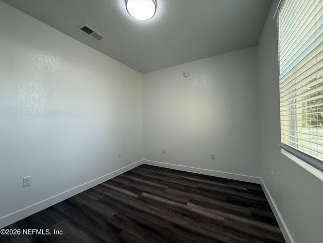 Building Photo - 823 Madison St