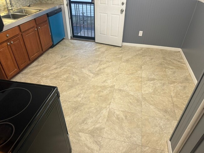 Building Photo - 1894 Pannell Ave