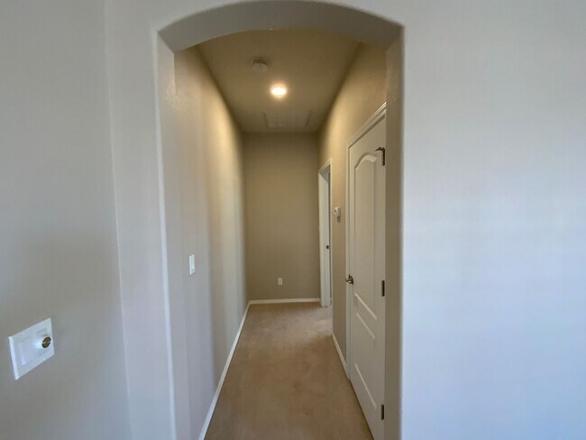 Building Photo - 3 Bedroom Single Story Home in Loma Colora...