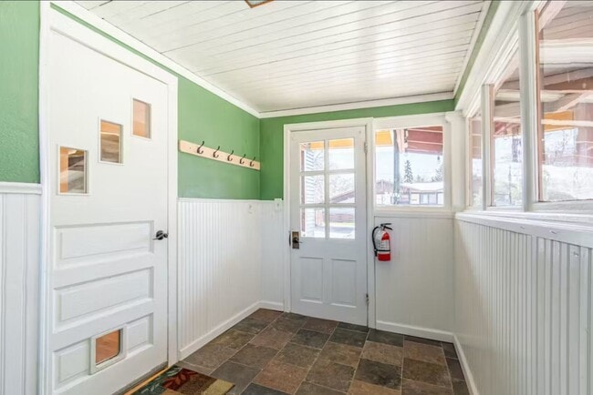 Building Photo - Beautiful 4 Bedroom Rental in Prime East Kalispell Location