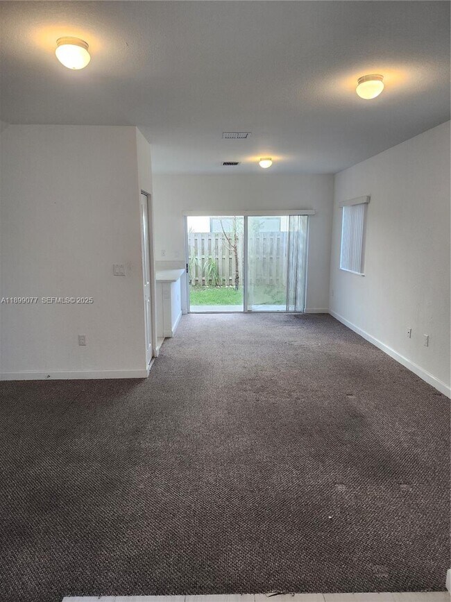 Building Photo - 452 NW 12th Pl