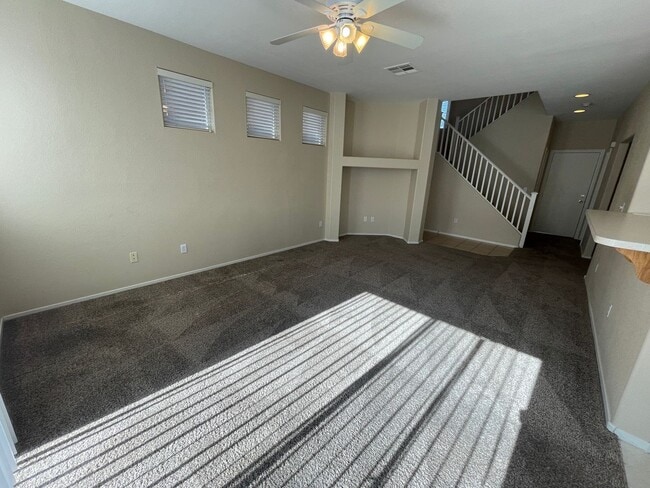 Building Photo - 3 Bedroom 2 1/2 Bathroom w/Den & Loft