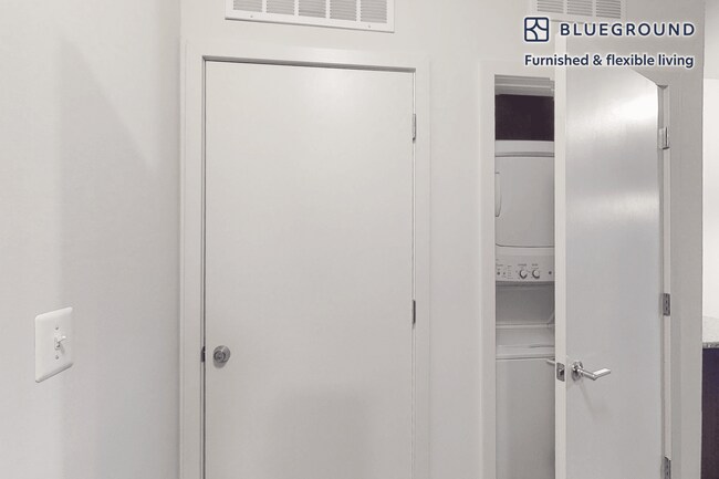 Building Photo - 2987 District Ave