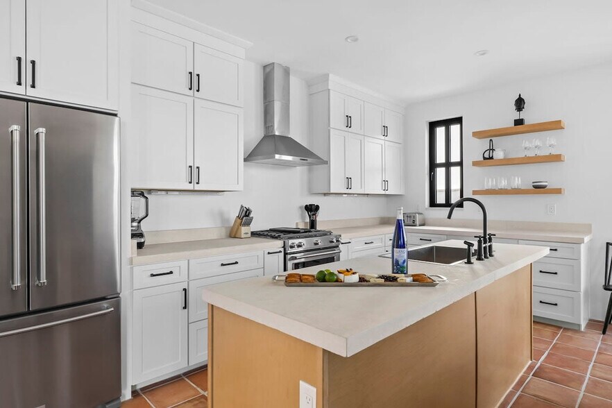 Building Photo - 2701 Bumble Bee Dr