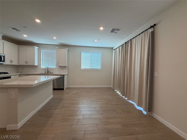 Building Photo - 227 Jaldena Ln