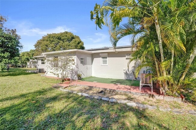 Building Photo - 2621 SW Natura Ave