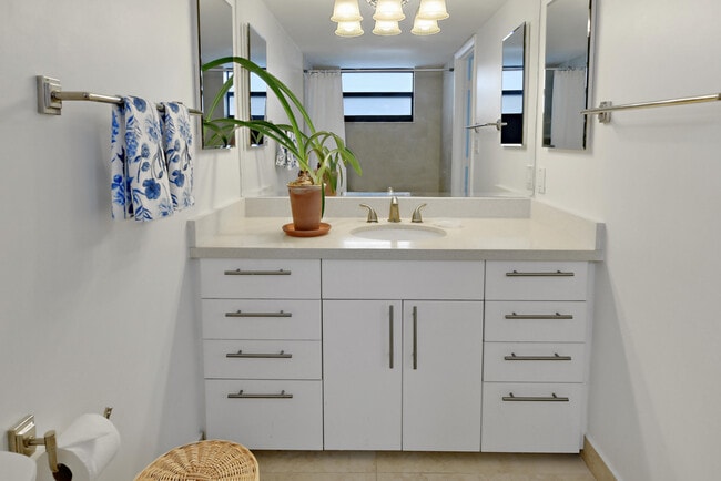 Building Photo - 2860 S Ocean Blvd