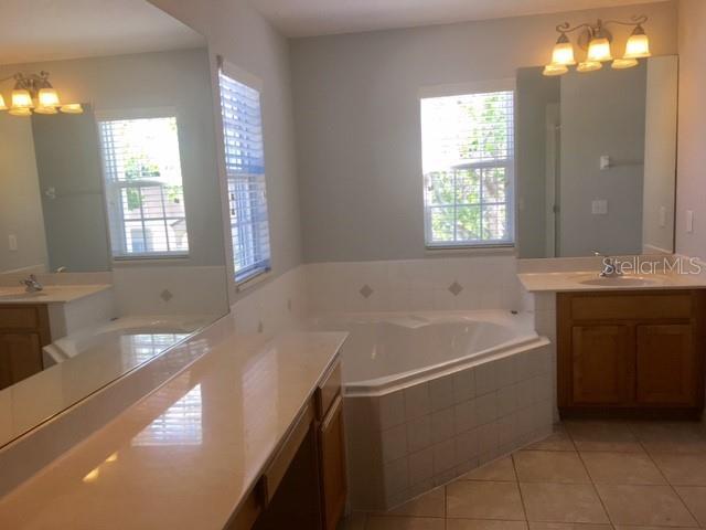 Building Photo - 1115 Oak Pond Dr