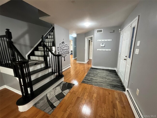 Building Photo - 22 Dogwood Dr