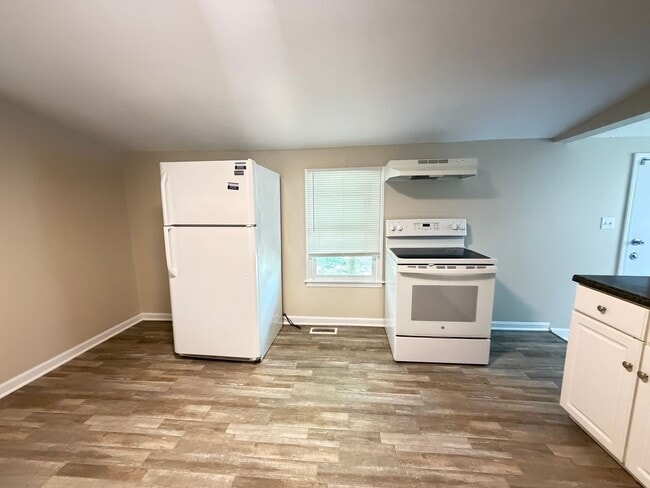 Building Photo - 1411 Sale Ave