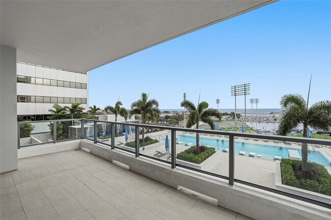 Building Photo - 301 1st St S