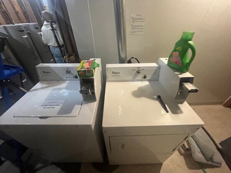 Building Photo - 710 3rd Ave NE