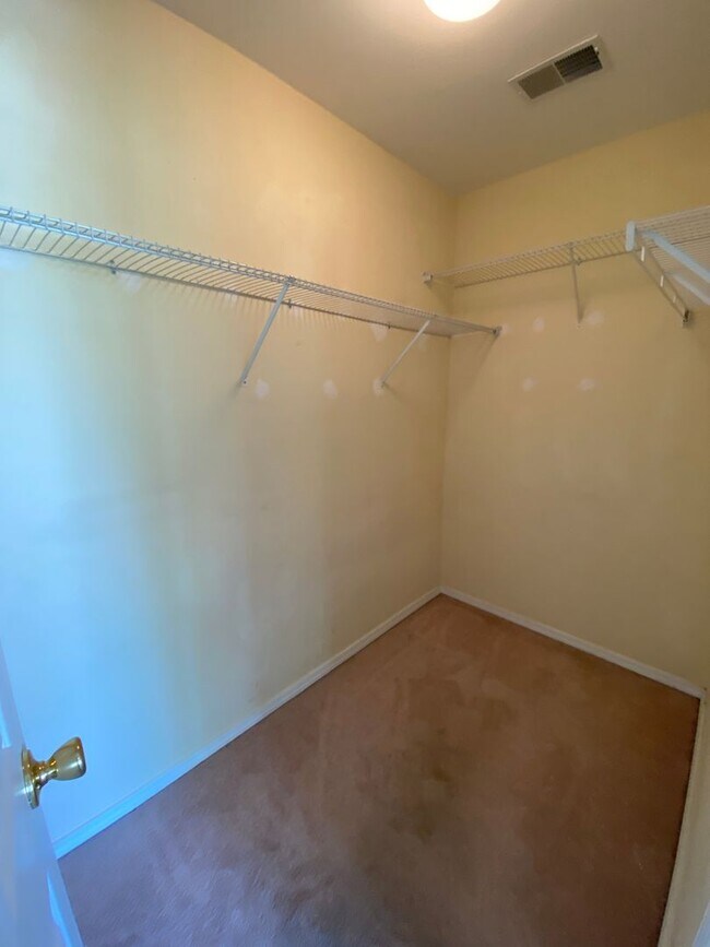 Building Photo - 2 bedroom 2.5 bath in Godley Park