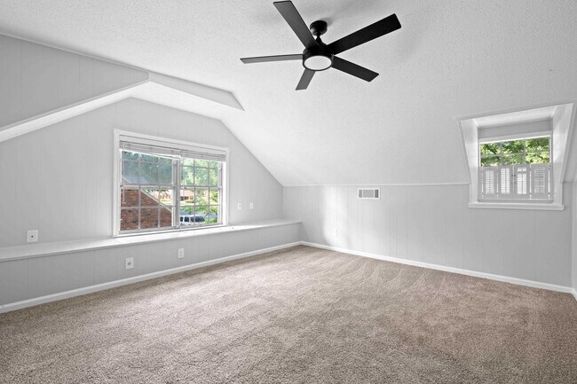 Building Photo - 1539 Brookside Dr