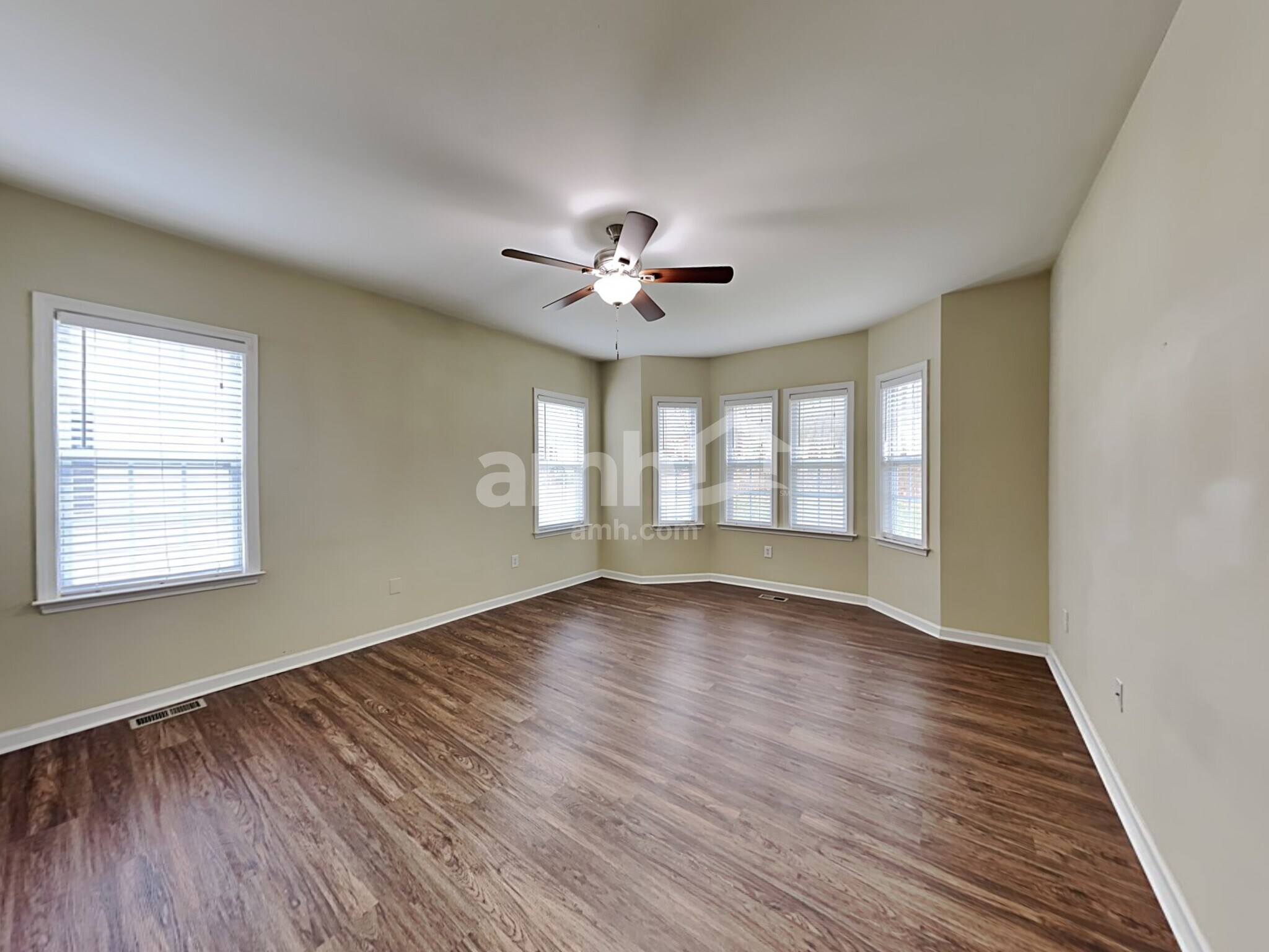 Building Photo - 3616 Willowtree Ln