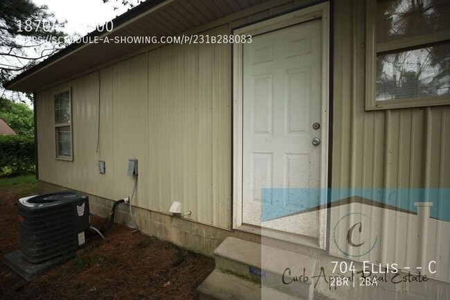 Building Photo - 704 Ellis Ave