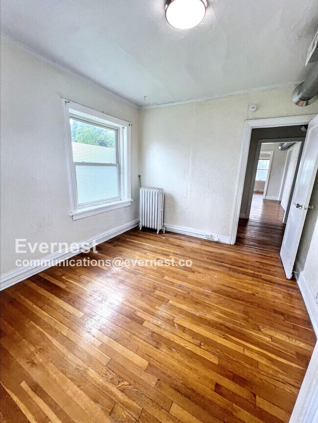 Building Photo - 2807 Gillham Rd