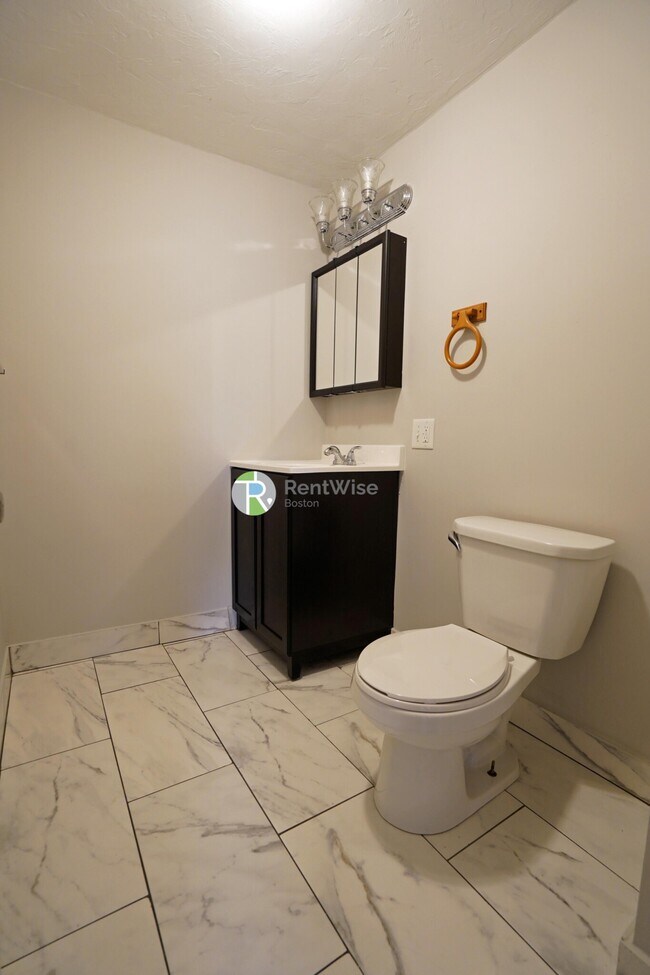 Building Photo - 146 Chiswick Rd