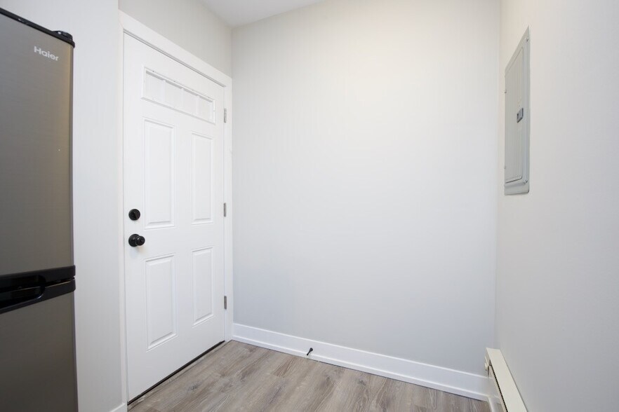 Building Photo - 436 W Belden Ave