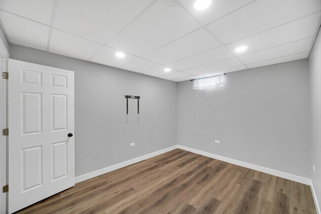 Building Photo - 310 Cornwall Cir