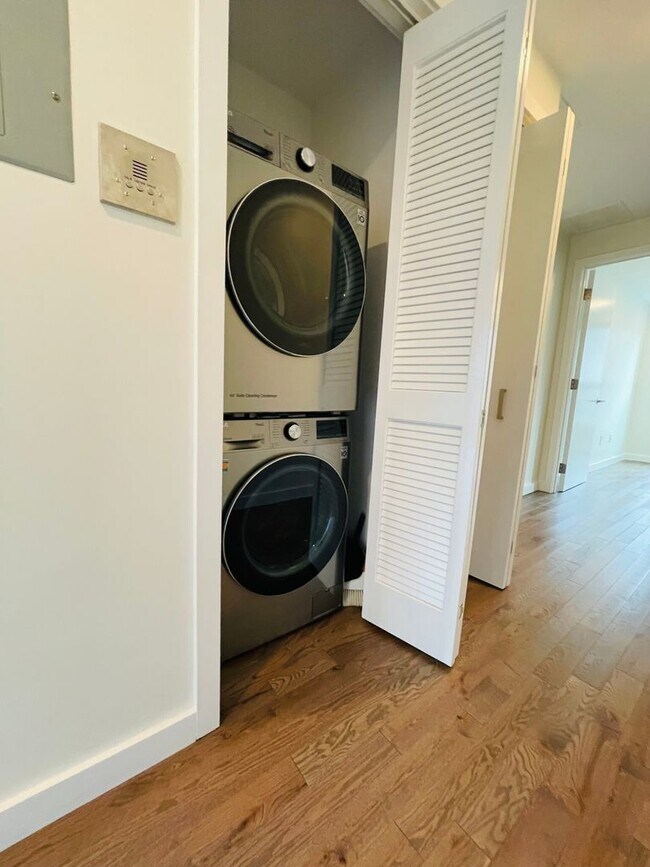 Building Photo - Jamaica Plain 2 bedroom w/garage parking a...