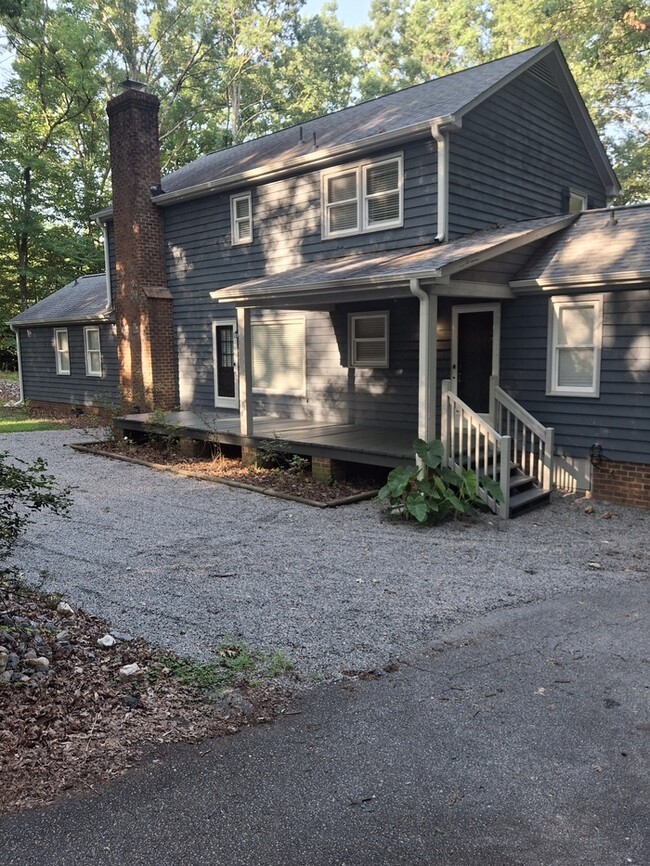 Building Photo - 4 Bedroom 3.5 bath