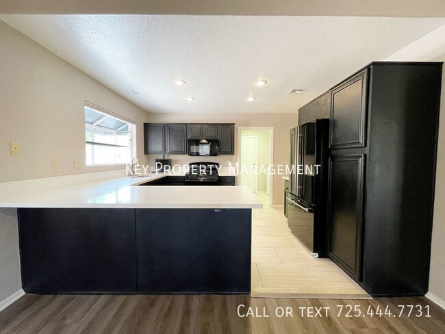 Building Photo - REMODELED 2 BEDROOM 2 BATH TOWNHOME ON THE...