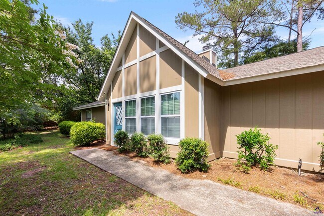 Building Photo - 1100 Kenwood Dr