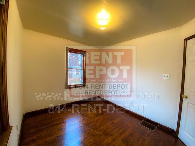 Building Photo - 1815 S Helfrich Ave