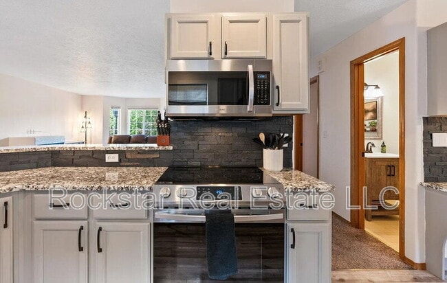 Building Photo - 607 W Persimmon Ln