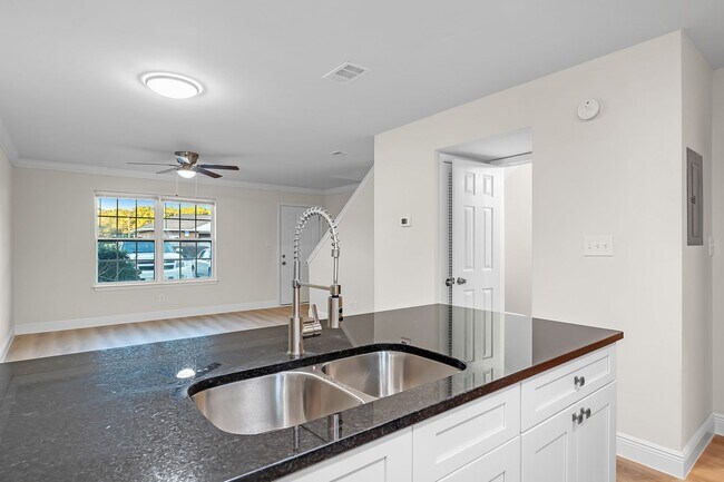 Building Photo - Crown Molding & Granite Kitchens********* Renovated 2 Bedroom 1.5 Bath********* Beautiful Townhom...