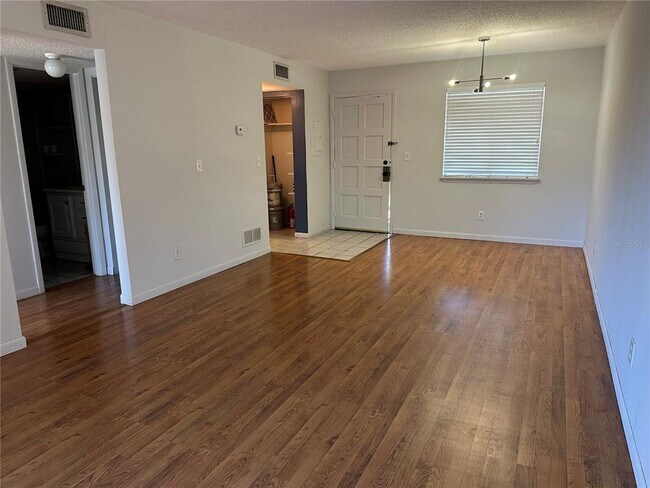 Building Photo - 6328 Newtown Cir