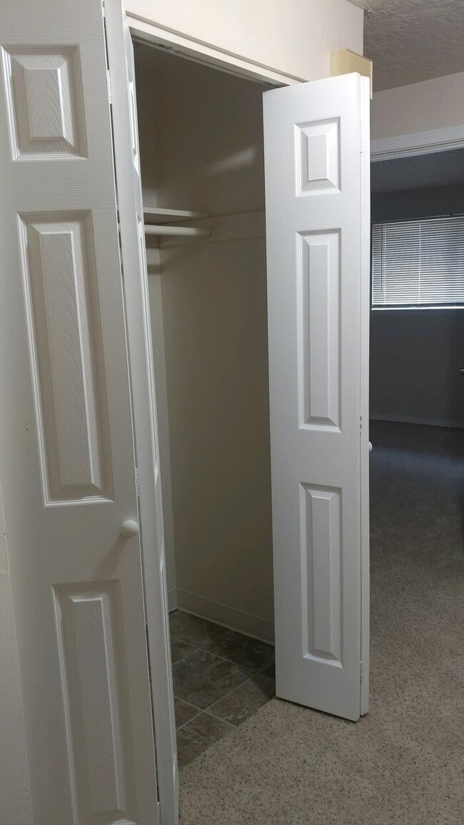 Building Photo - 62 E Hemlock Ct
