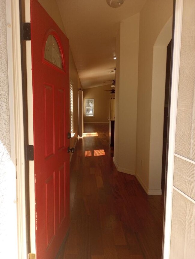 Building Photo - House - Now accepting applications!