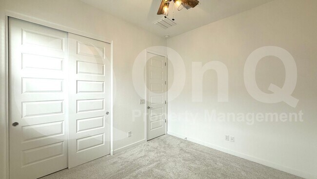 Building Photo - 9509 S 39th Dr
