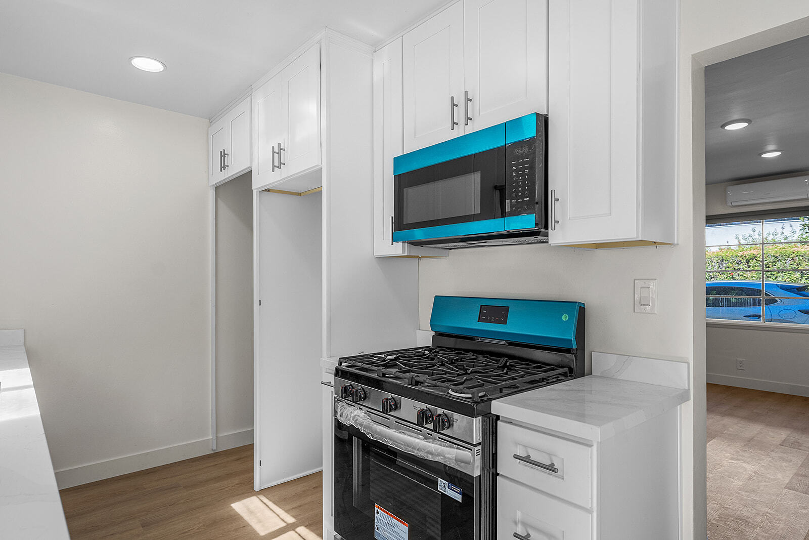 Building Photo - 426 S Los Robles Ave