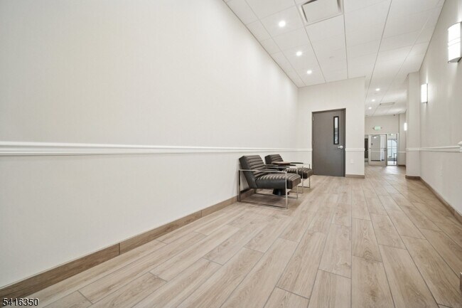 Building Photo - 246 Main St