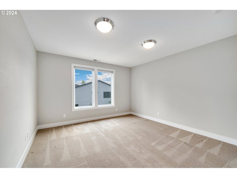 Building Photo - 14615 NW Fricke Ln