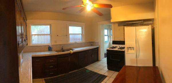 Building Photo - 1132 S Hoover St