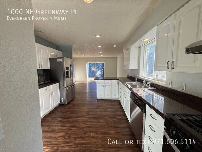 Building Photo - 1000 NE Greenway Pl