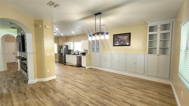 Building Photo - 343 NE 36th Terrace