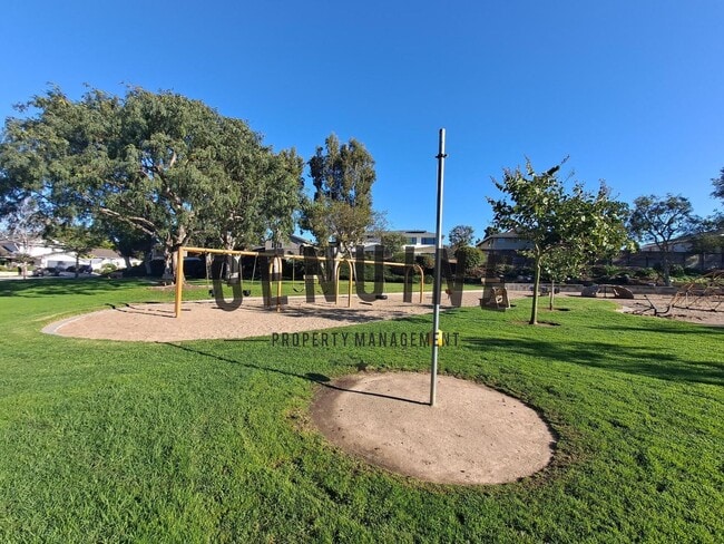 Building Photo - Beautiful Two-Level 5Bd 3.5Ba Home in Newport Beach