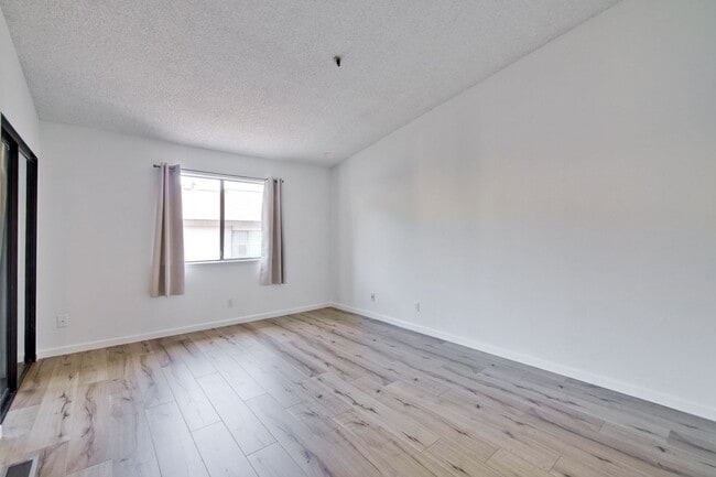 Building Photo - Beautifully Remodeled 3BR 2.5BA Townhouse in Great Community in Mountain View