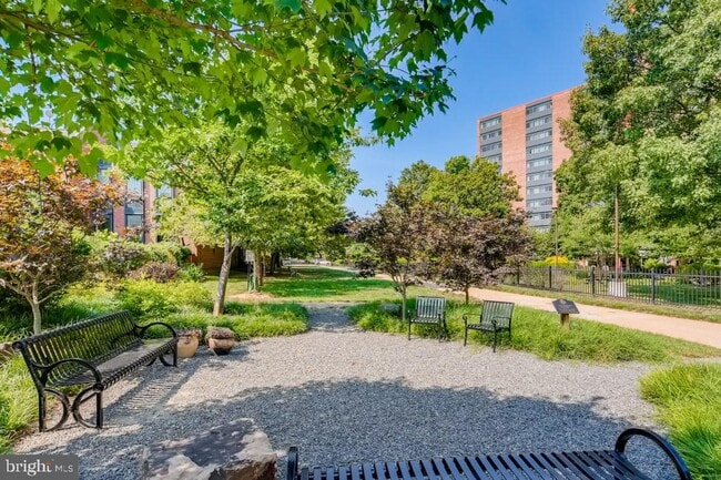 Building Photo - 1435 Bolton St