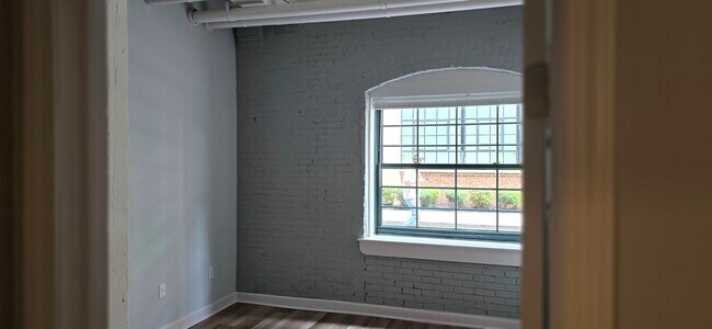 Building Photo - 160 Lafayette St