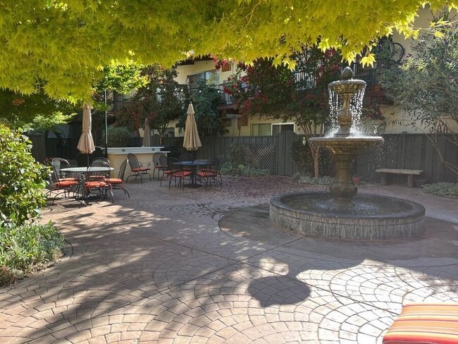 Building Photo - 241 Lafayette Cir