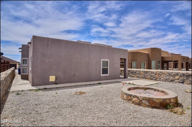 Building Photo - 14373 High Rock Dr