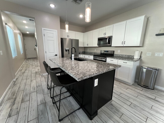 Building Photo - 2126 N Marketside Ave