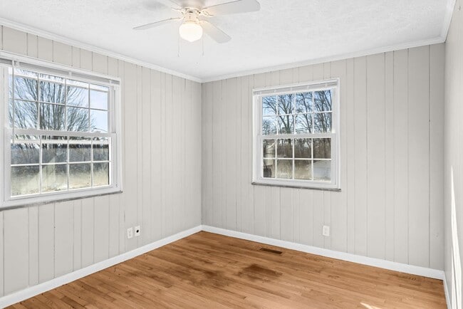 Building Photo - Updated 3bd/2bth home with Remodeled Master Suite & Prime Location!