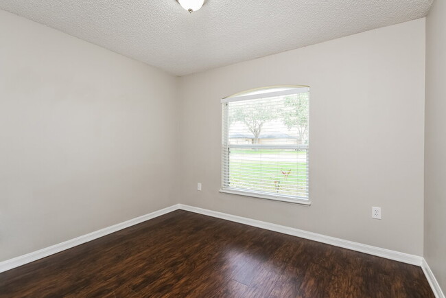 Building Photo - 4102 Iveyglen Ave